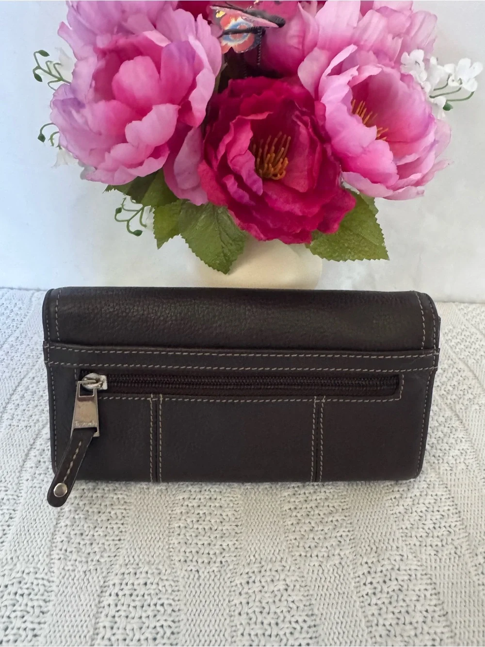 Tignanello EUC brown leather trifold wallet
